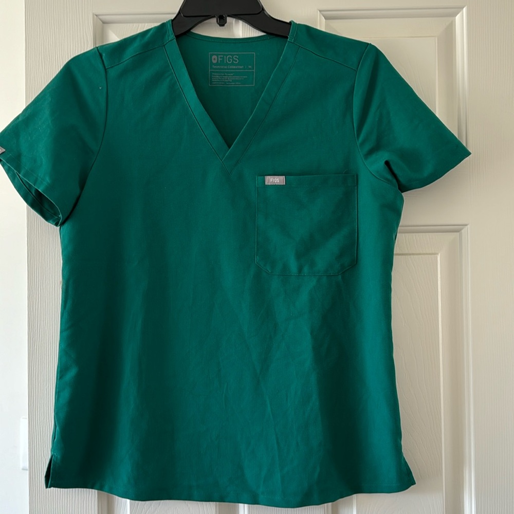 Figs scrub top